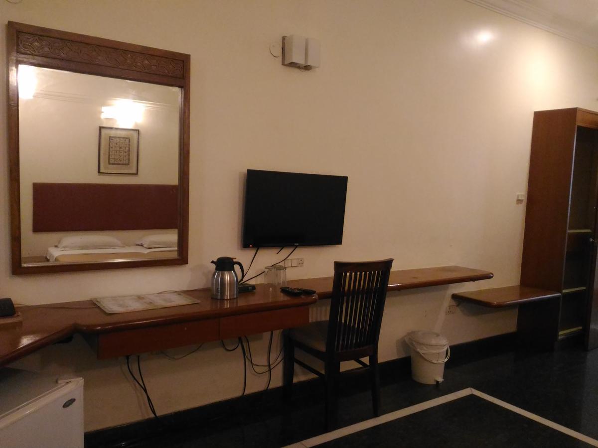 Woody'S Hotell Bangalore Eksteriør bilde